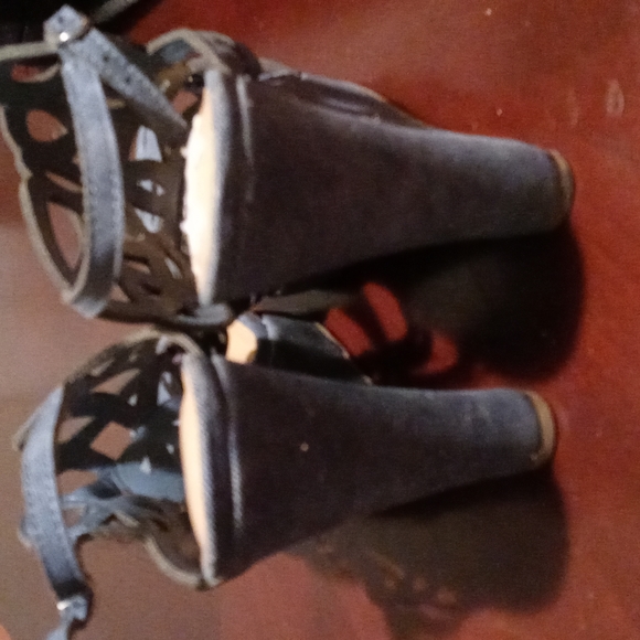 Shoes - Picture 3 of 3